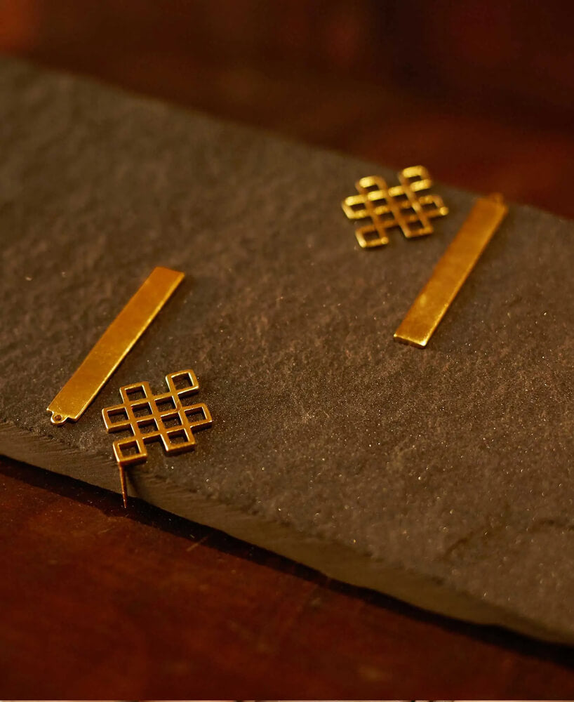 Pata Studs
