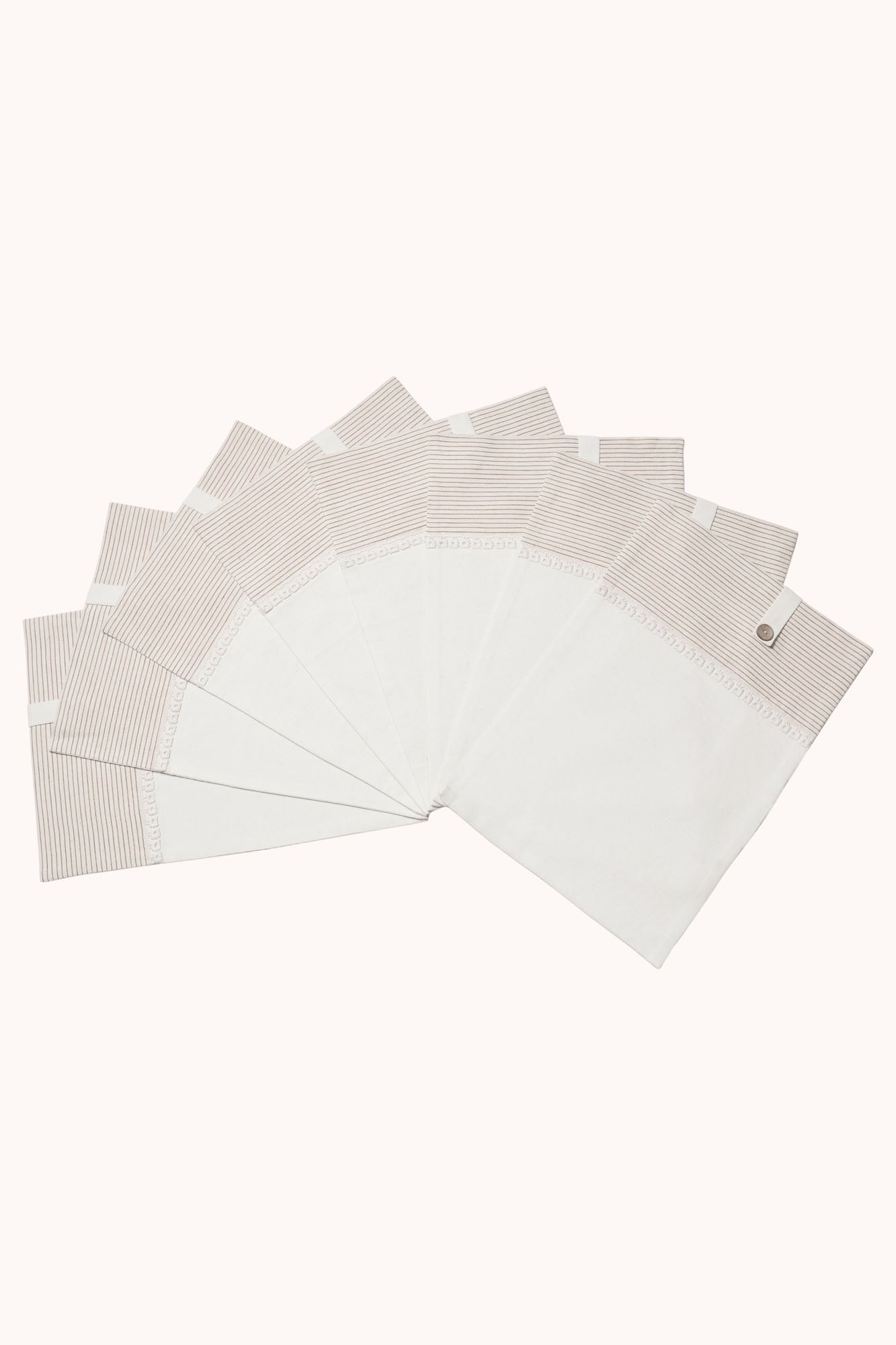 Koa - Dining Set Of A Table Runner And 8 Table Mats