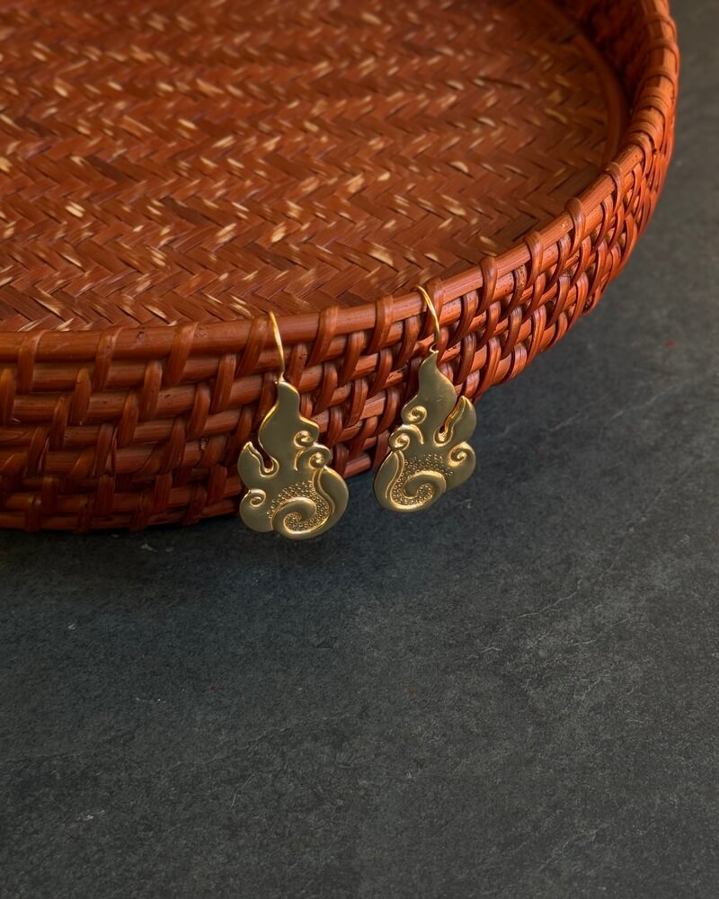 Na-gyen Maey | Fire Earrings – Gold