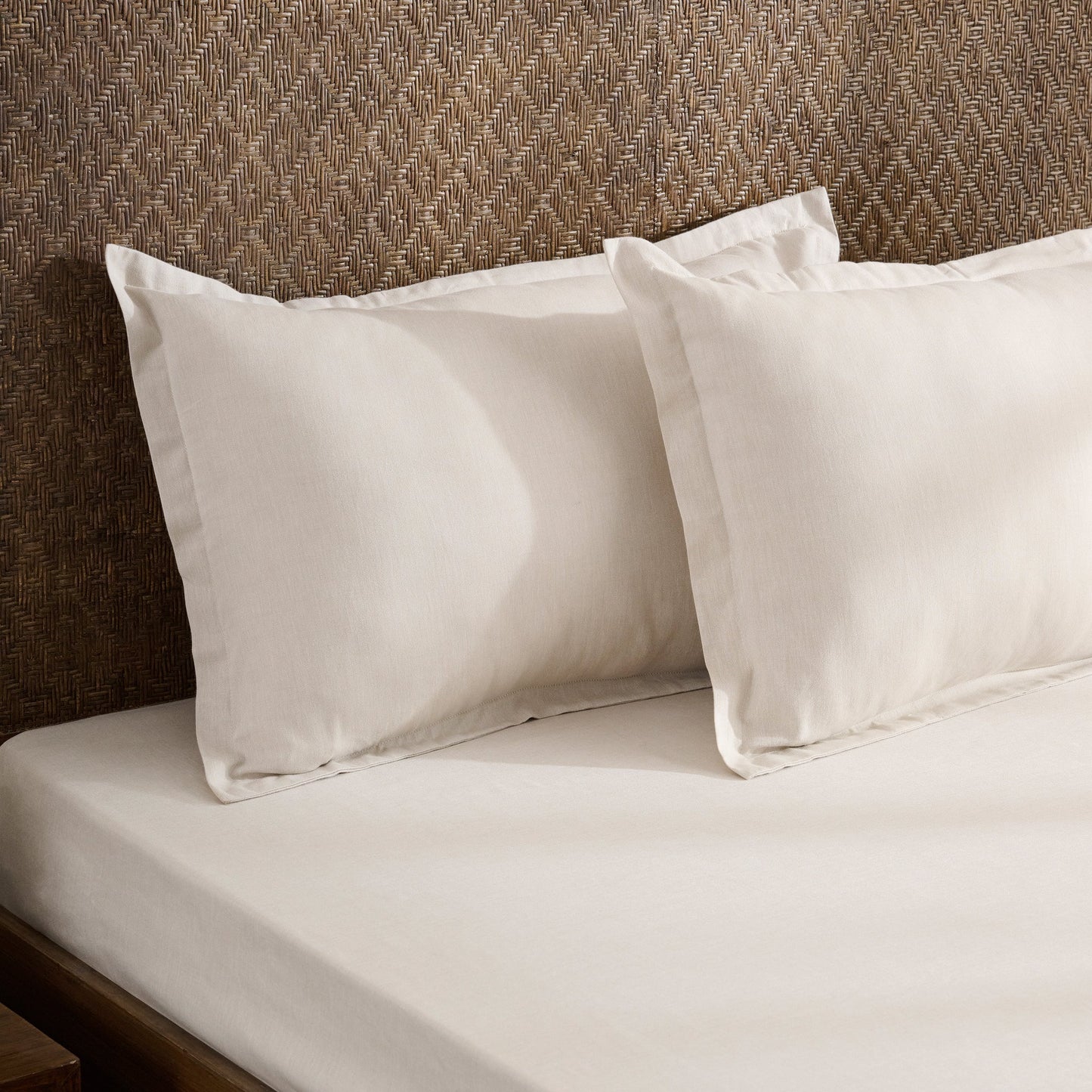 Bedsheet | Cotton Bamboo Chambray Weave | Birch with 2 Pillow Shams