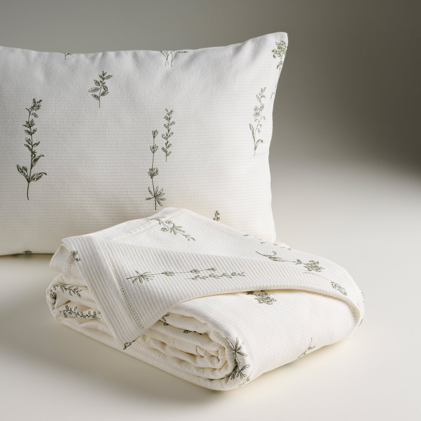 Bed Cover | Cotton Cord Rib Wildflower Print | King & Queen Sizes with Cushion