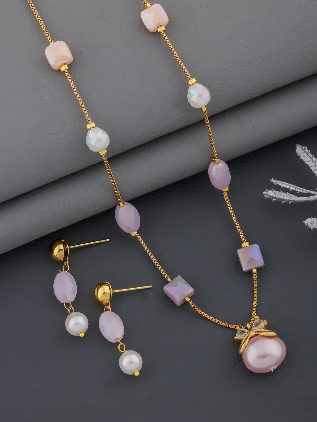 Brass Gold-Plated Necklace – Fashion Jewellery – Gold-Plated Brass with Crystals
