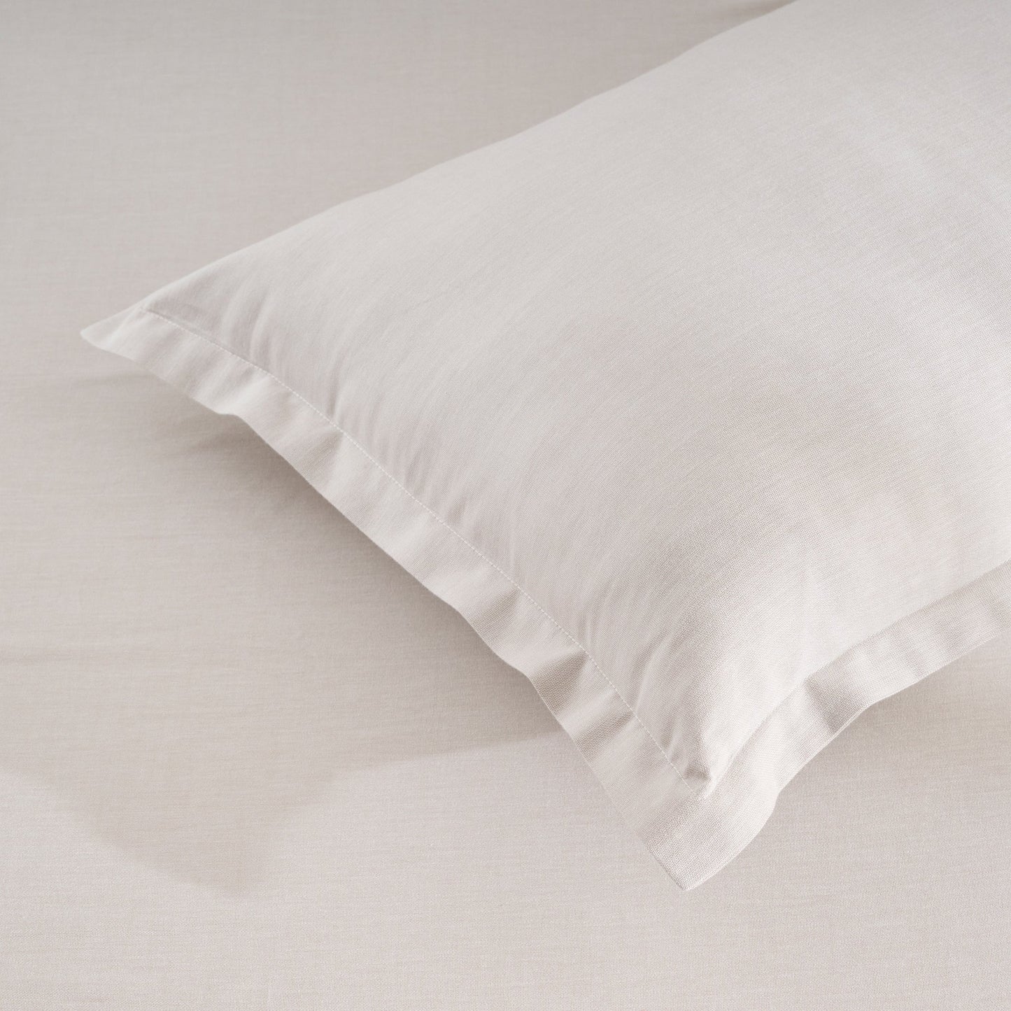 Bedsheet | Cotton Bamboo Chambray Smooth Finish | Feather, With 2 Pillow Shams