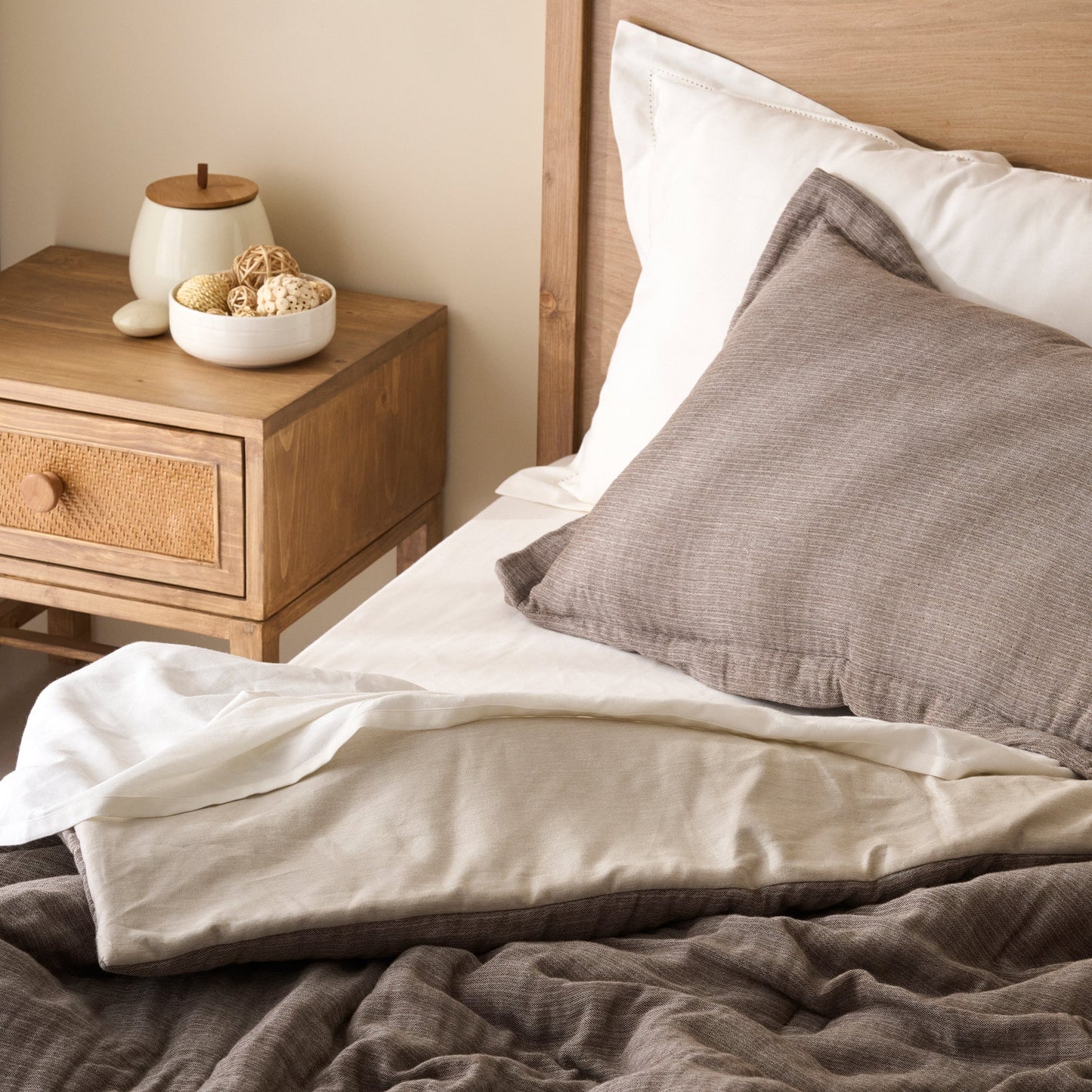 Comforter | Yarn-dyed Gauze Sheeting Backing | Double & Single Size  | With 2 Pillow Shams
