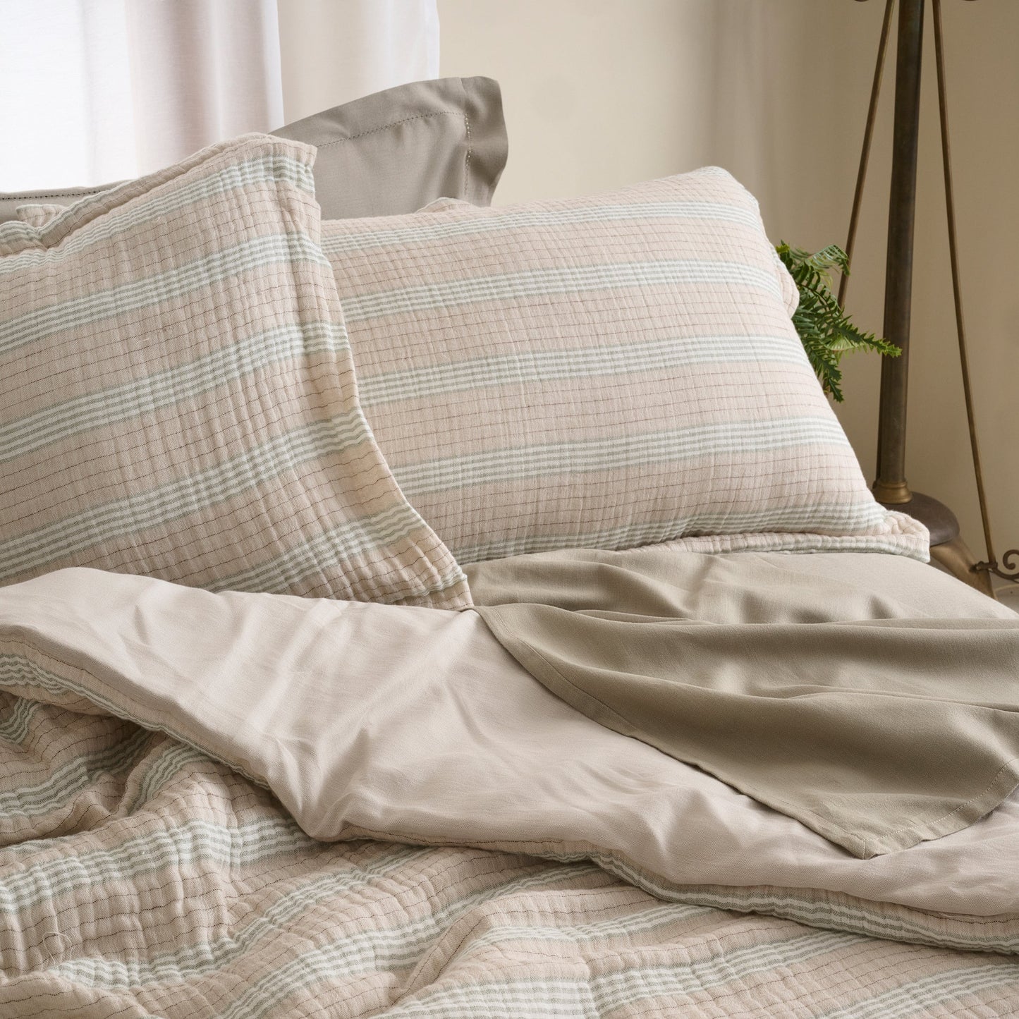 Comforter | Yarn-dyed Gauze Chambray Backing | Double & Single  | With 2 Pillow Shams