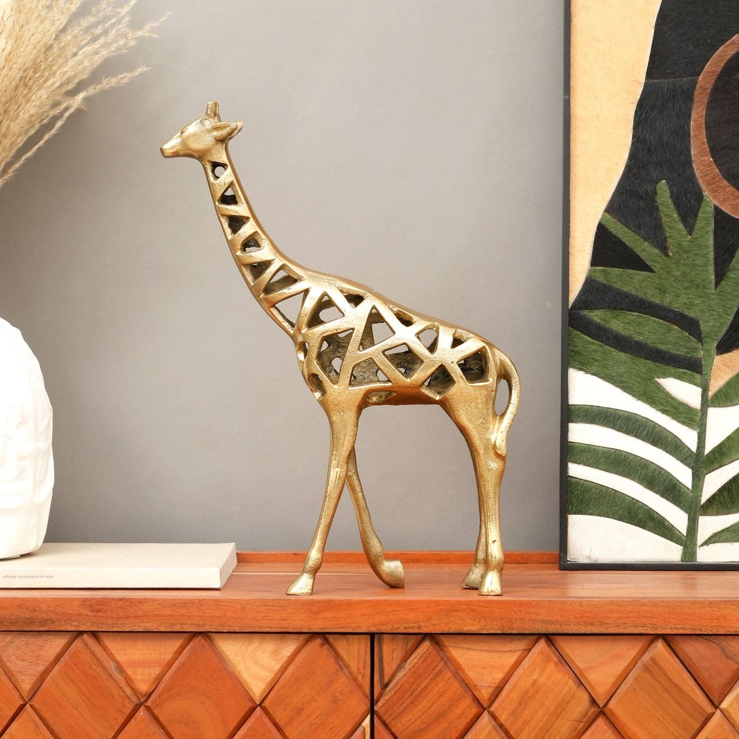 Decorative Gold Giraffe Statue – Modern Home Art