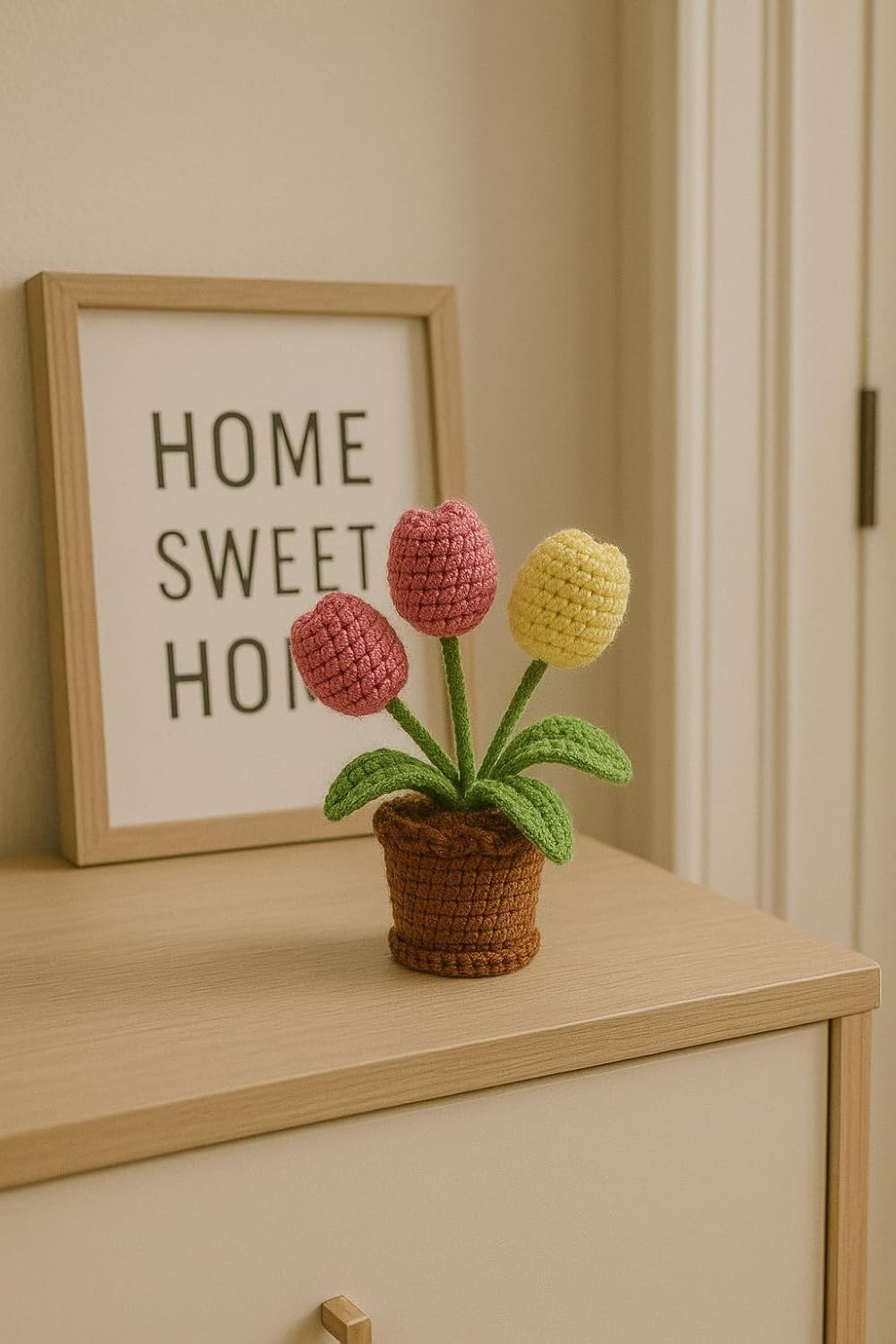 Decorative Floral Arrangement – Crochet Accent Decor – Wool Yarn – Maintenance-Free – 9x6x14 cm
