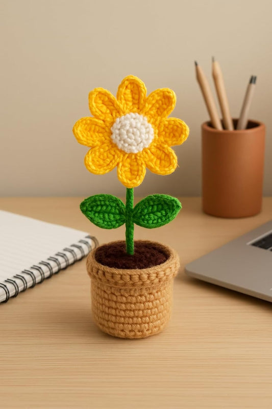 Decorative Crochet Daisy Pot – Faux Plant Display – Fade-Resistant Acrylic – 18cm Tabletop Decor