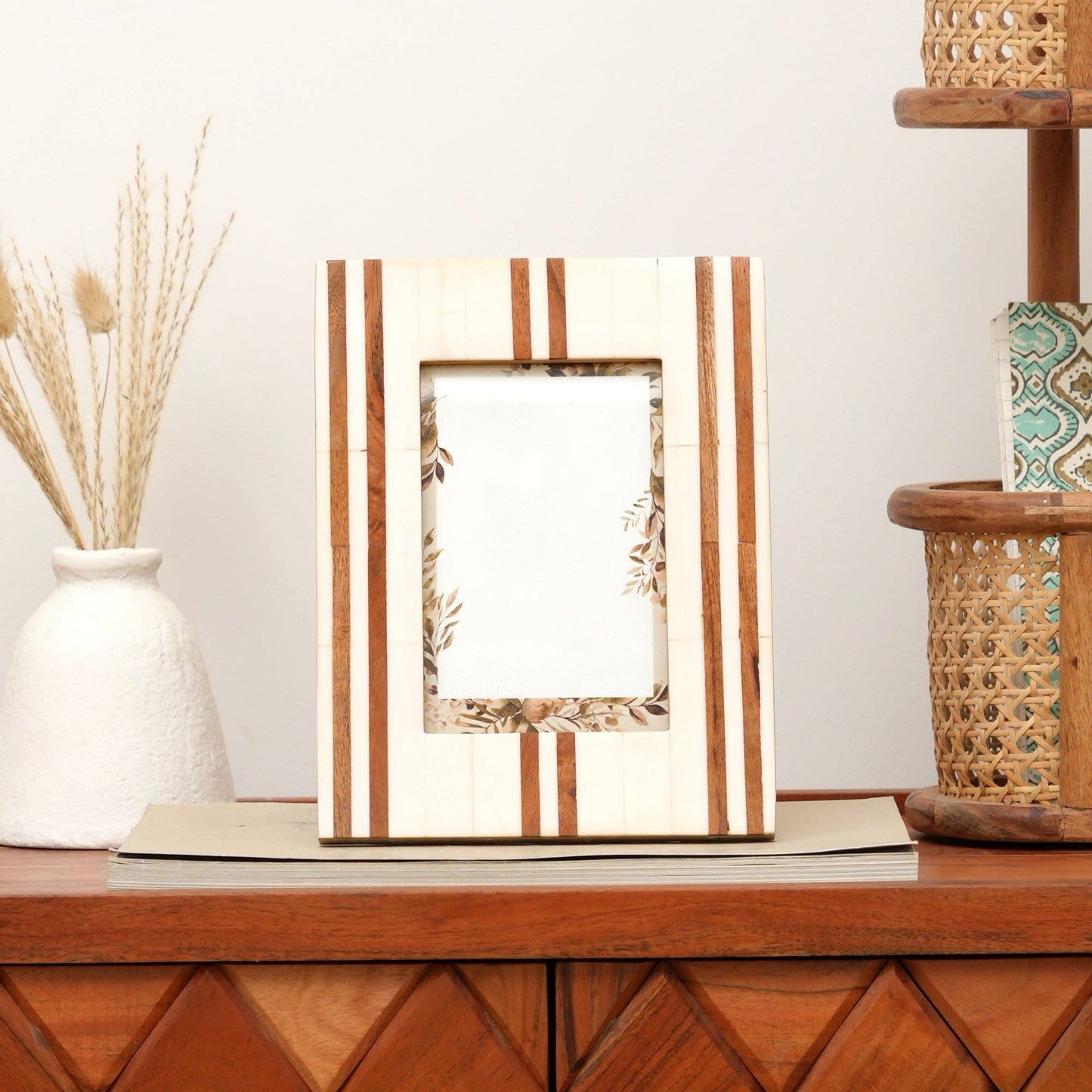 Modern Striped Resin Photo Frame - Elegant Multi-Tone Décor