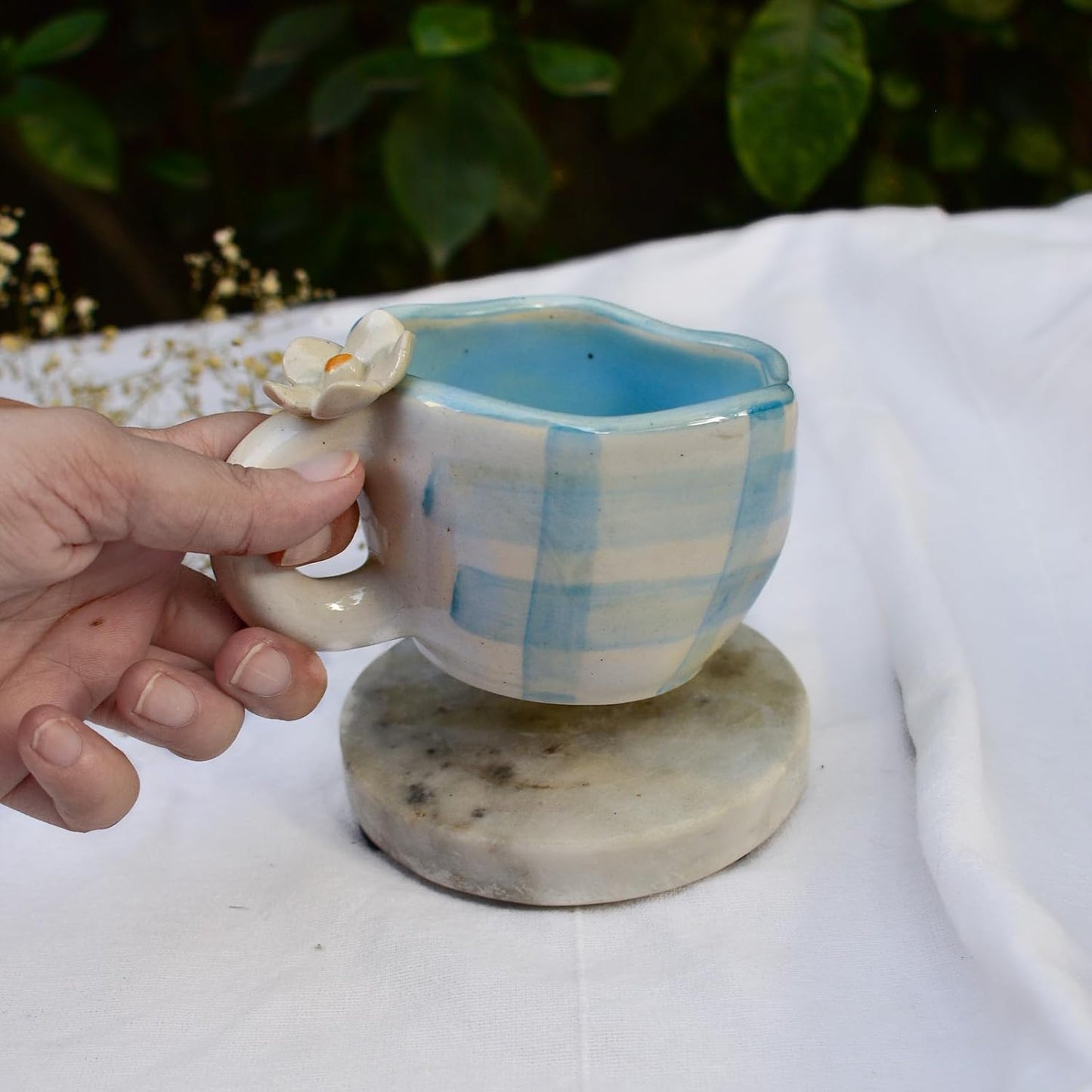 Daisy Ceramic Mug – Handcrafted Coffee Tea Cup – Sustainable Clay – 200 ML