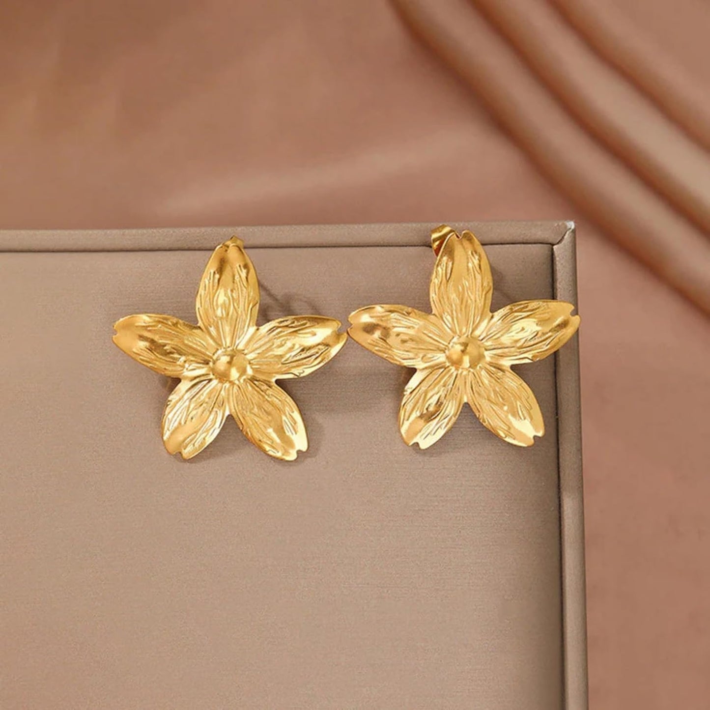 Floral Stud Earrings – Fashion Jewellery – 18K Gold Plated Anti-Tarnish
