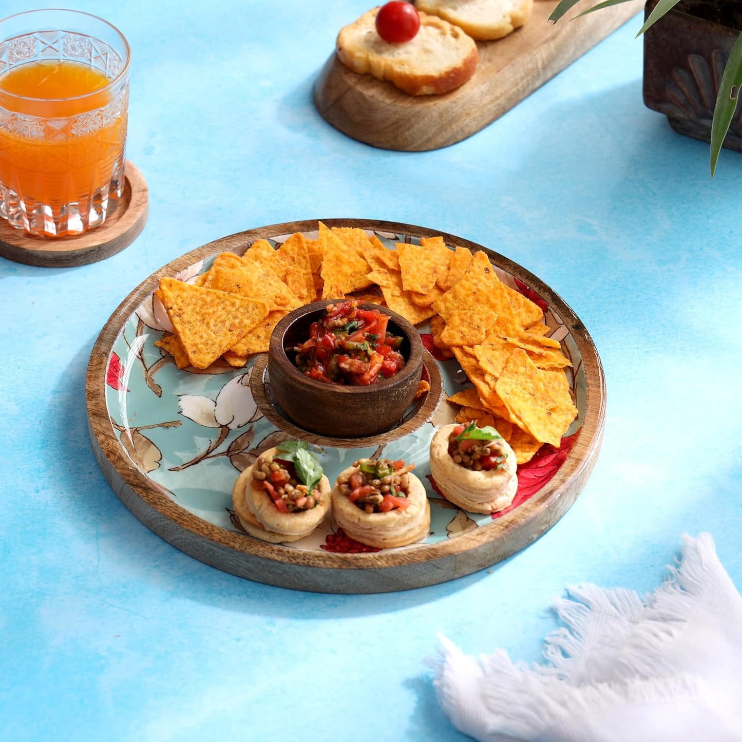 Mango Wood Serving Platter & Dip Bowl – Lacquer Coated Tableware for Retail Display – 10 Inch Round – Bird & Floral Design