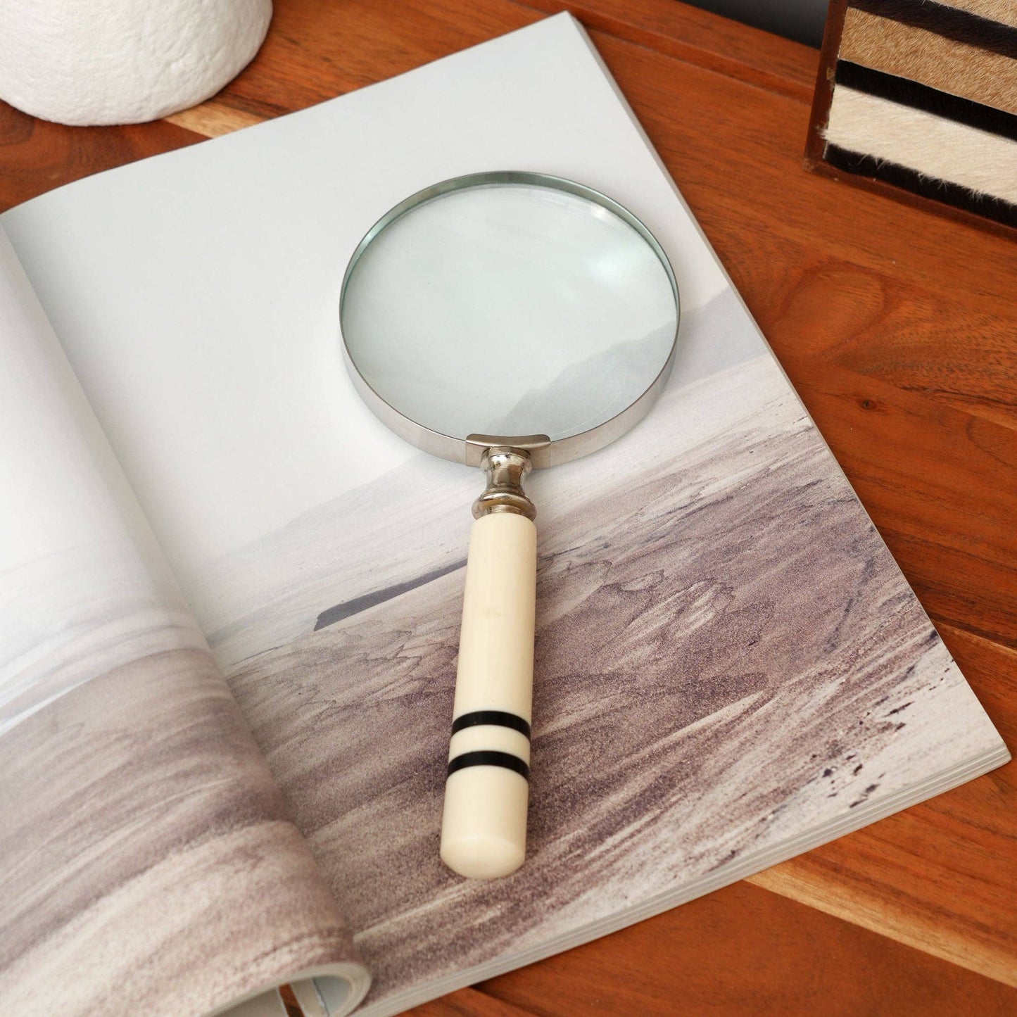 Classic Magnifying Glass with Striped Resin Handle