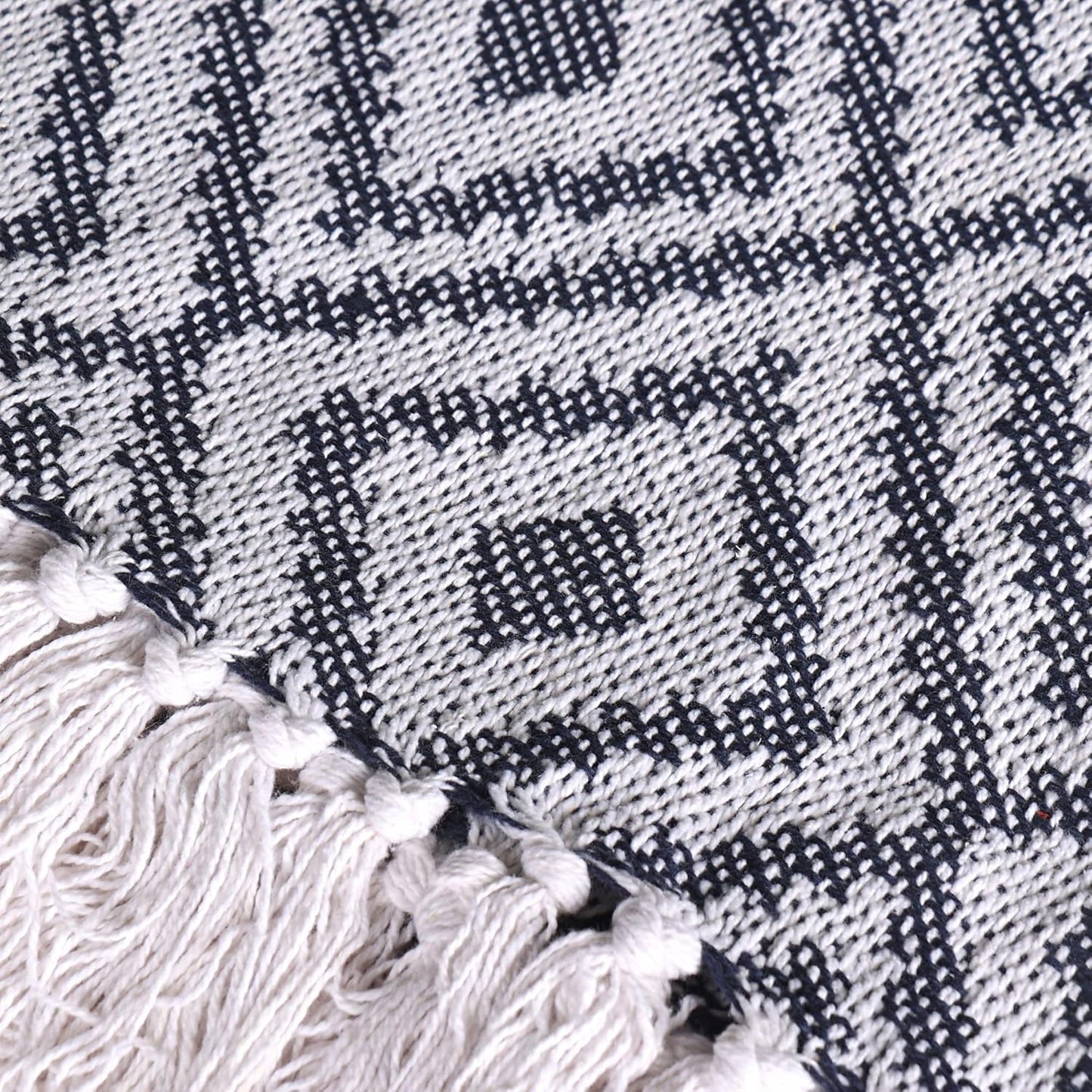 Geometric Throw Blanket – Soft Cotton, Wrinkle Resistant – 125x150 cm, Single Unit