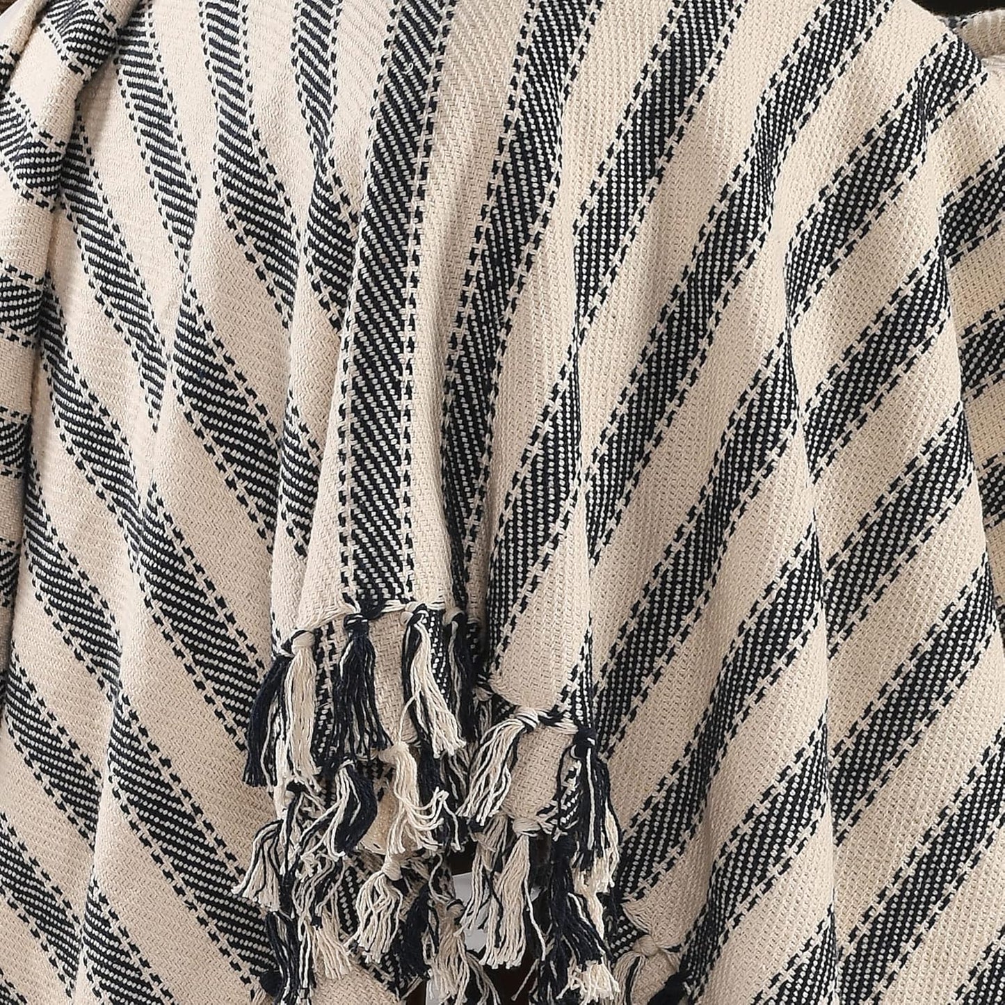 Striped Throw Blanket – Handwoven Cotton Textile – Versatile Decor Accent – 180x130cm
