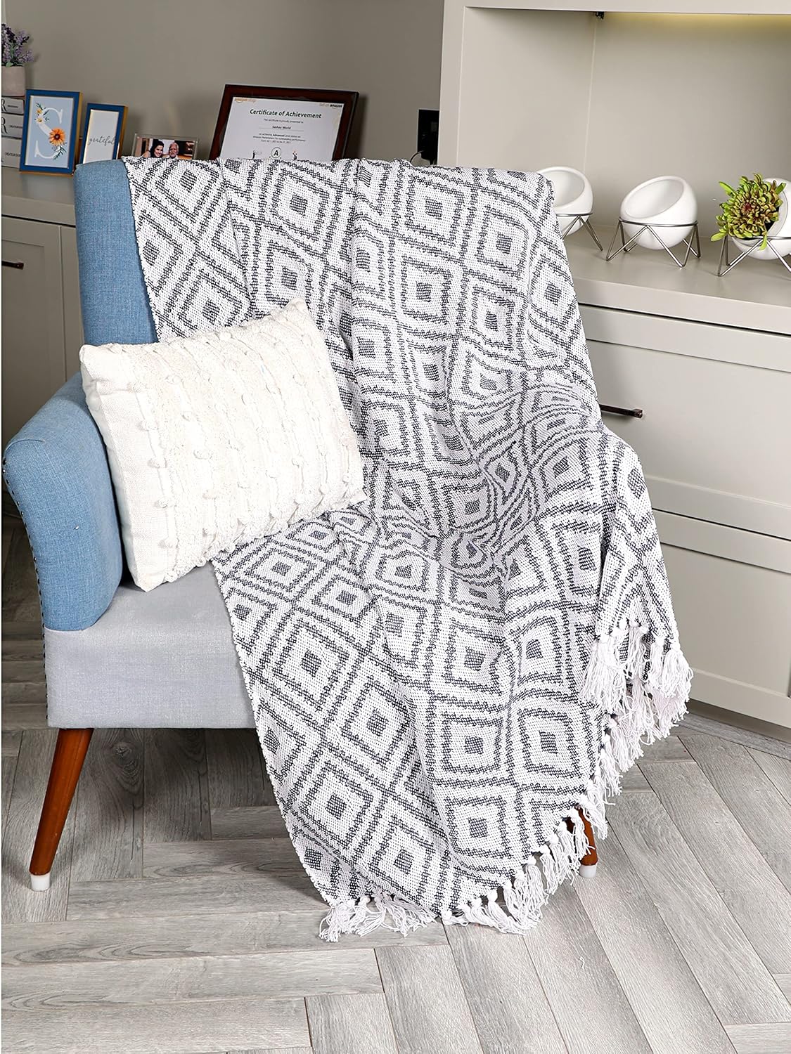 Geometric Throw Blanket – Soft Cotton, Wrinkle Resistant – 125x150 cm, Single Unit