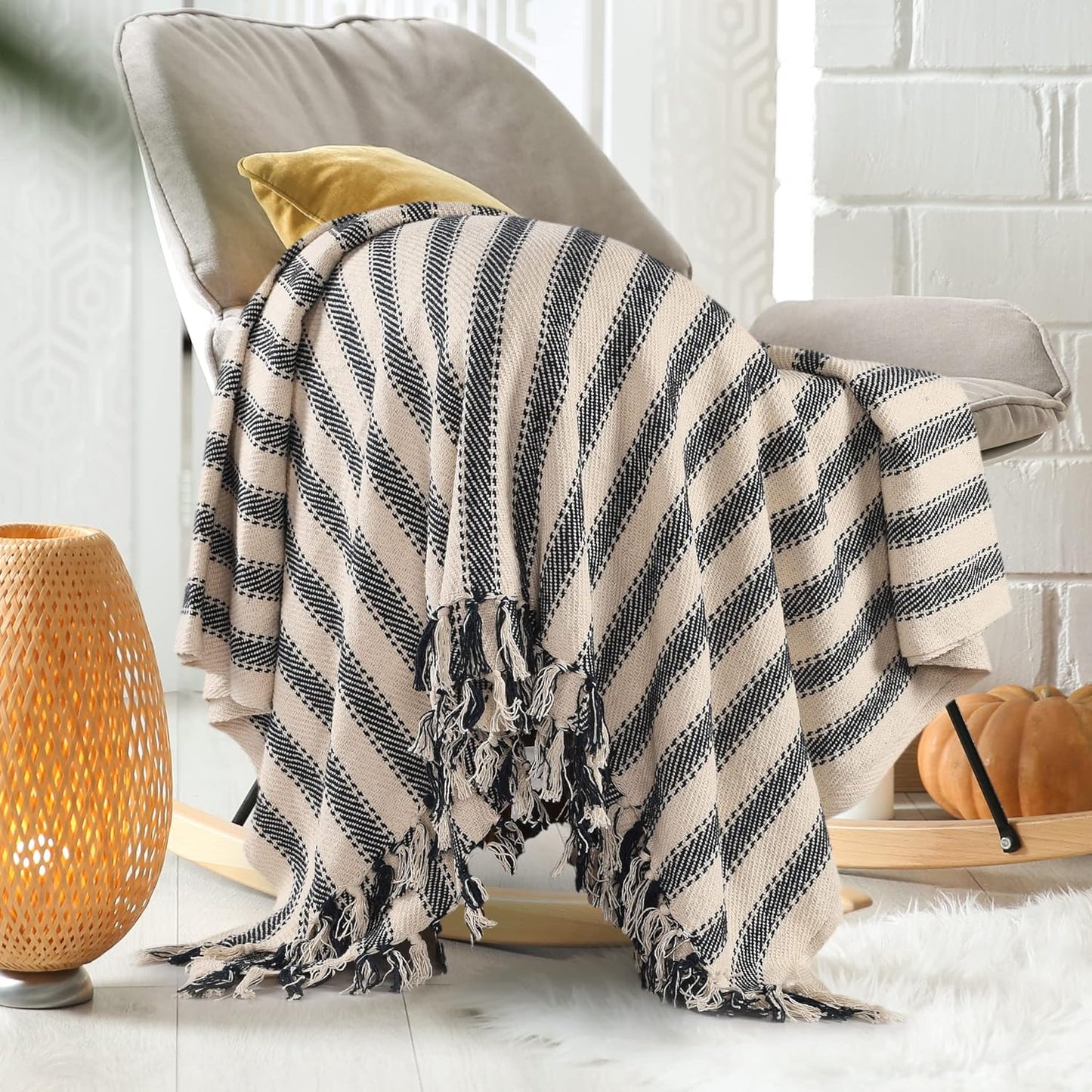 Striped Throw Blanket – Handwoven Cotton Textile – Versatile Decor Accent – 180x130cm