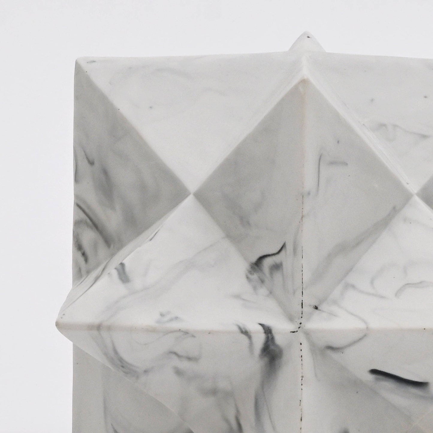 Modern Polyhedral Star Décor in White Glossy Polyresin