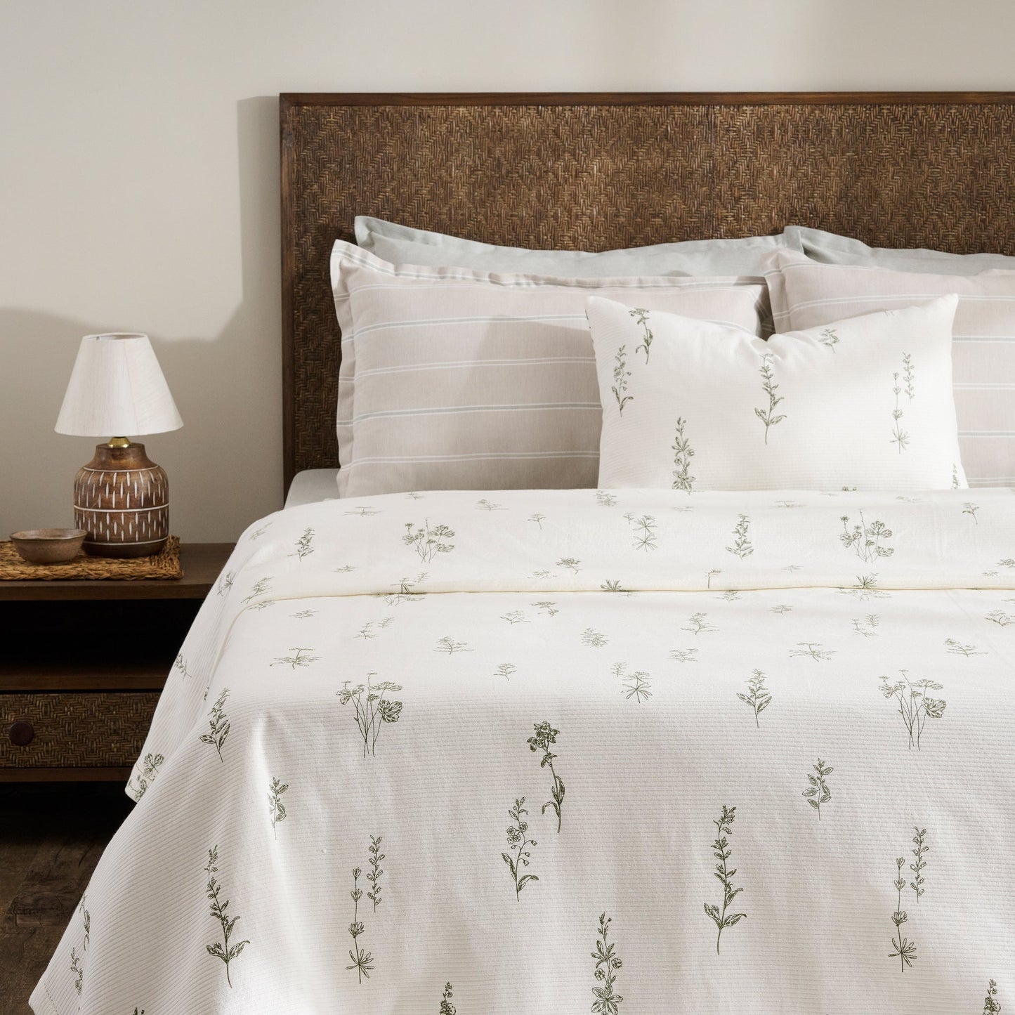 Bed Set | Cotton Cord Rib Wildflower Sketches | King, 8 Piece Set