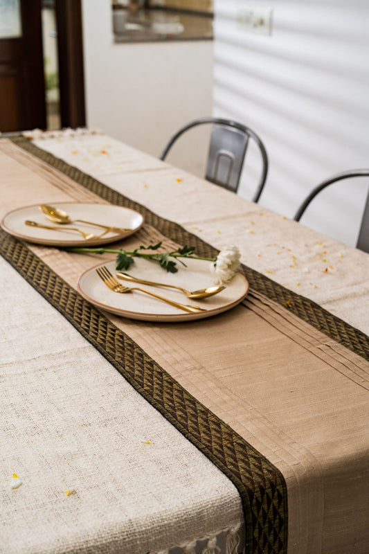 Tema de Brook Handwoven Table Runner