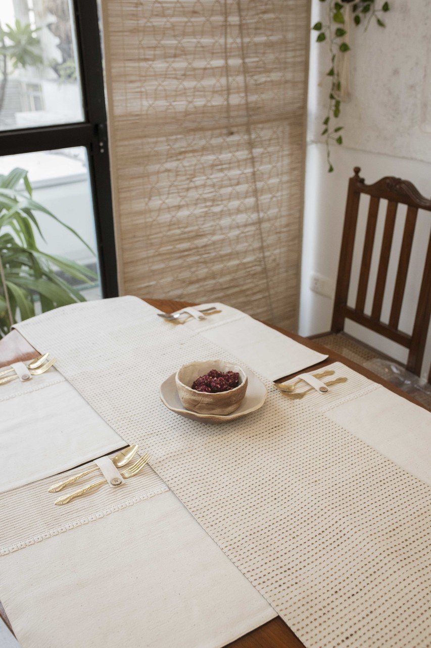 Koa - Dining Set Of A Table Runner And 8 Table Mats