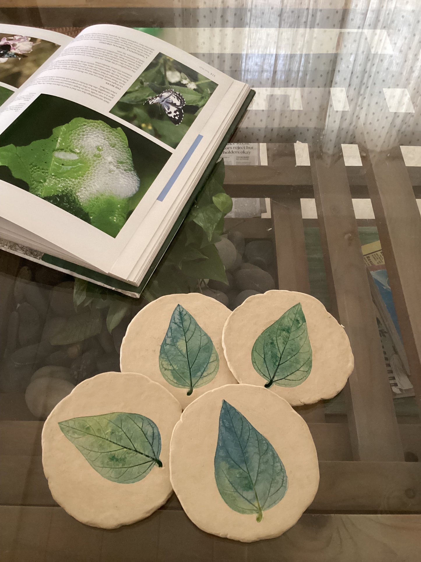 Papier-mache Coasters-Harsringar leaf