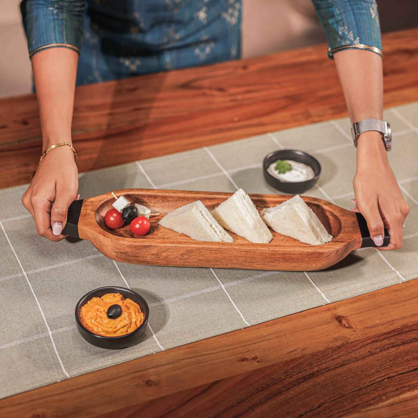 Paddle Up Serving Tray – Decorative Tray – Acacia Wood, Handcrafted – 41x11x4 cm