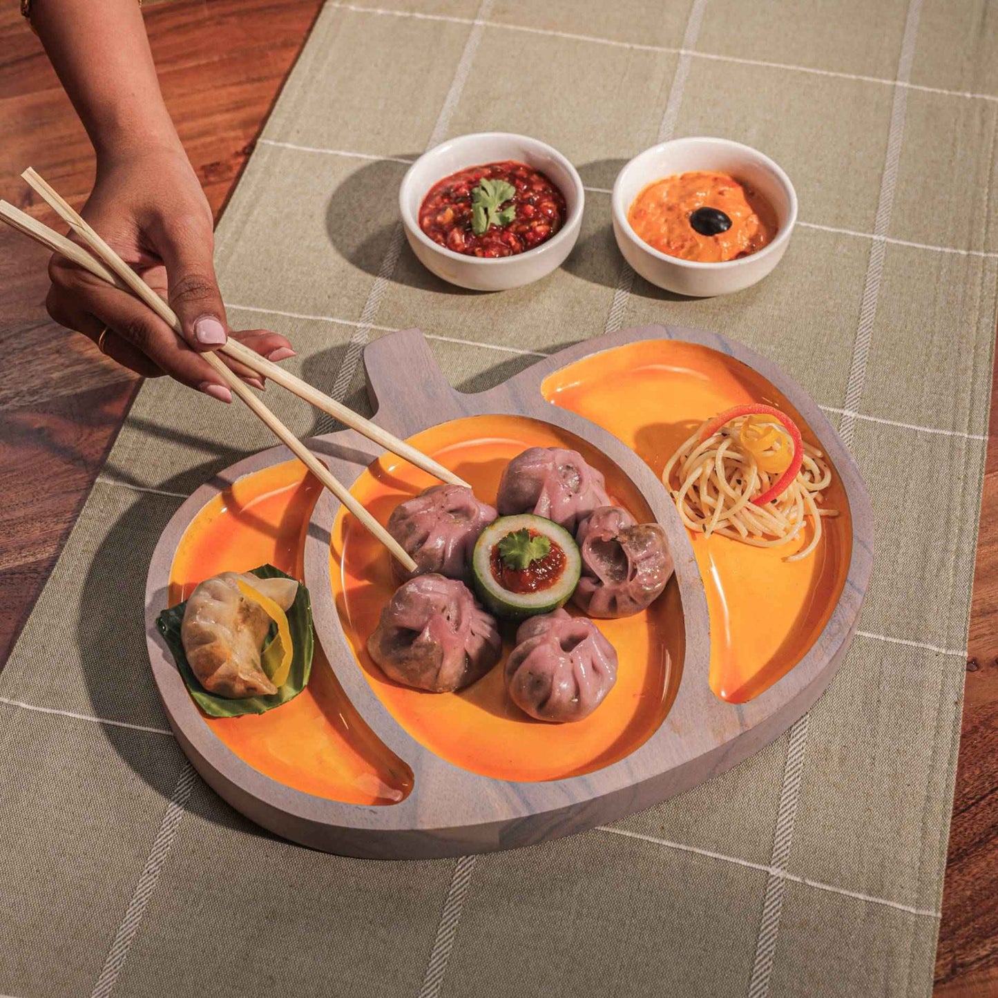 Pumpkin Shape Serving Platter – Divided Tableware – Acacia Wood & Enamel – 28x23x3 cm