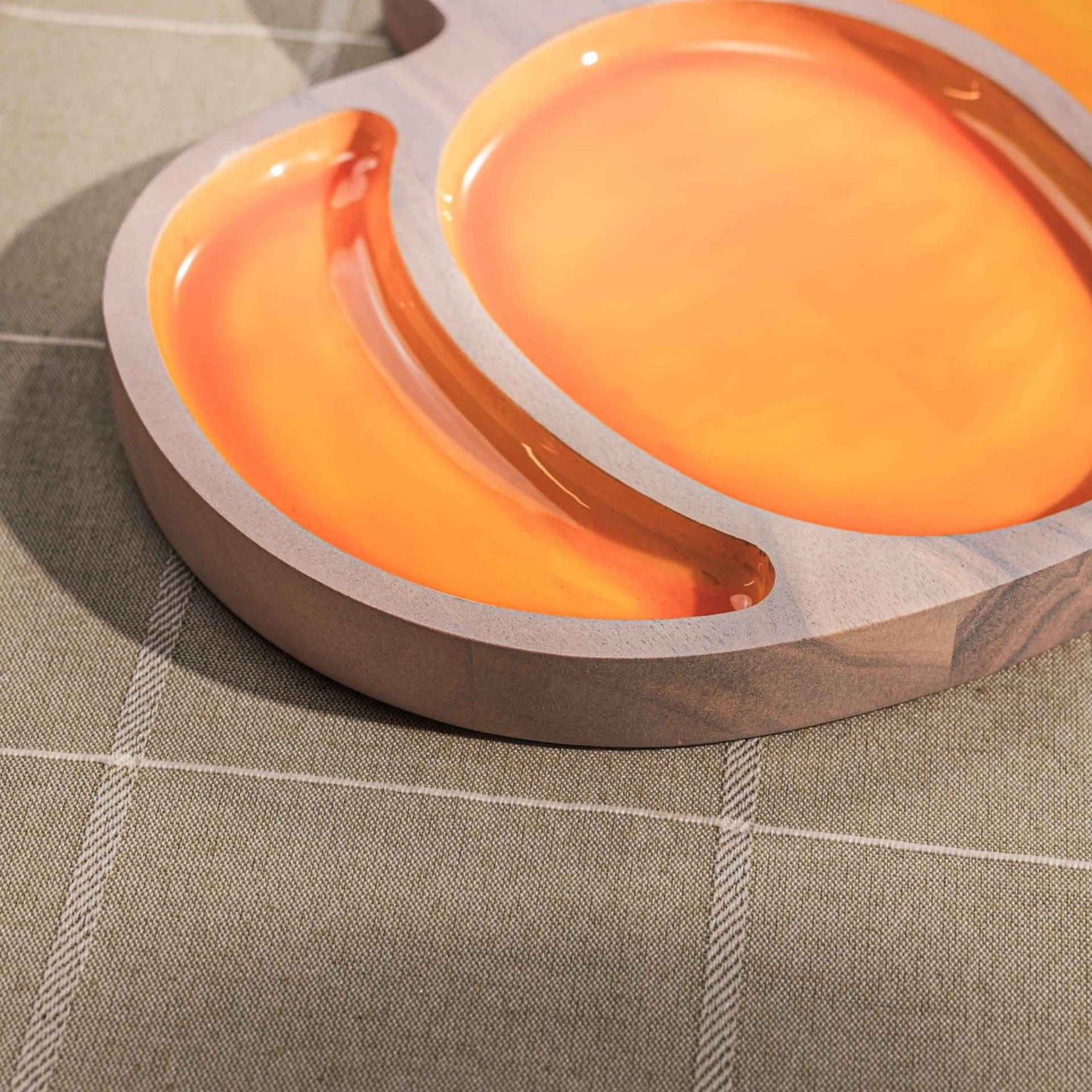 Pumpkin Shape Serving Platter – Divided Tableware – Acacia Wood & Enamel – 28x23x3 cm