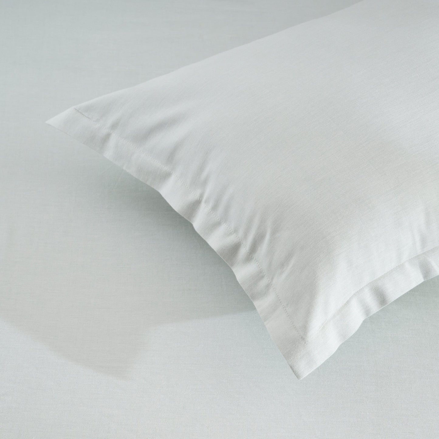 Bedsheet | Cotton Bamboo Chambray Weave | Tinsel, with 2 Pillow Sharms