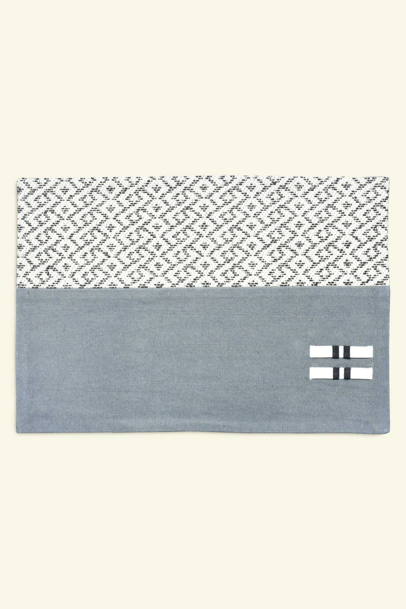 Aeolus Dining Set of A Table Runner And 8 Table Mats