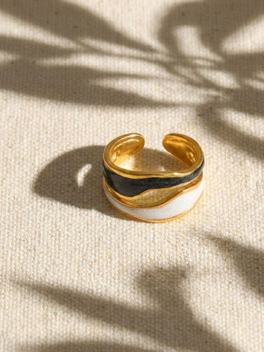 Enamelled Detailed Ring - Gilded Tone, Slip-On Design - 1 pc