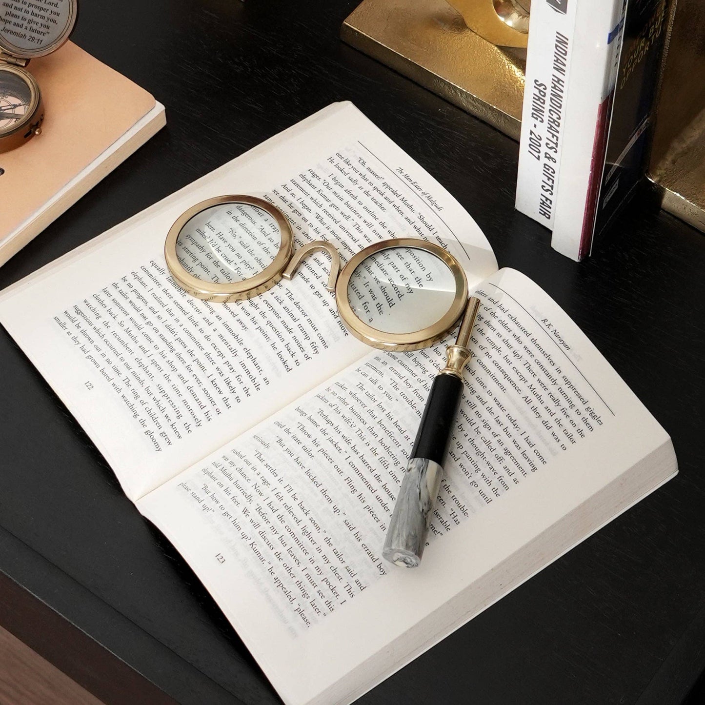 Classic Dual Viewer Magnifying Glass with Marble Handle