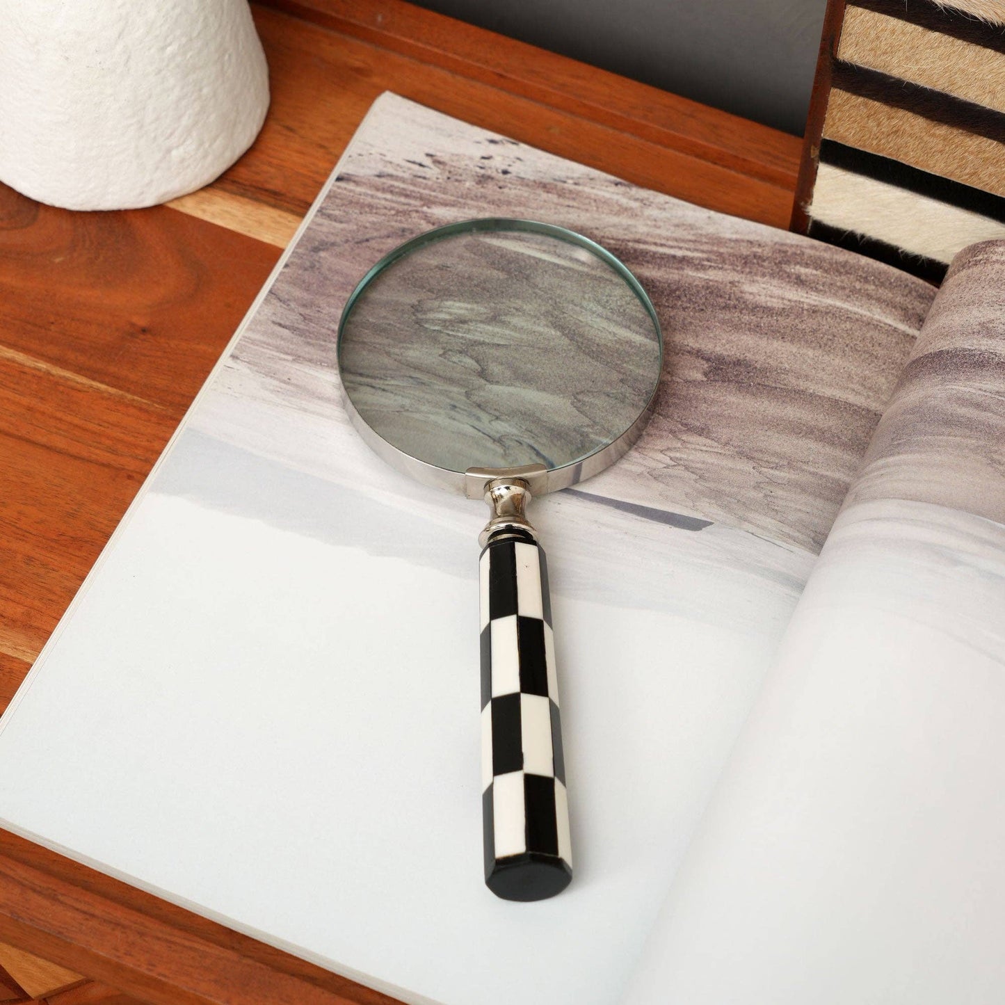 Classic Checkered Handle Magnifying Glass – Steel & Resin