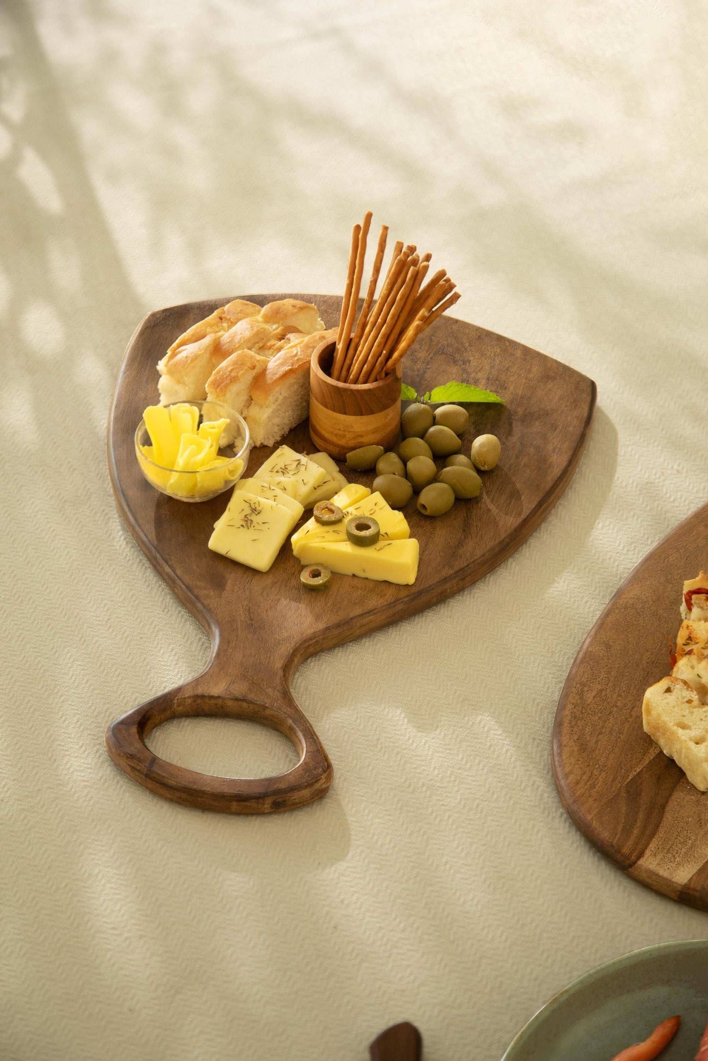 Laimai Handcrafted Rectangular Sheesham Wood Serving Board