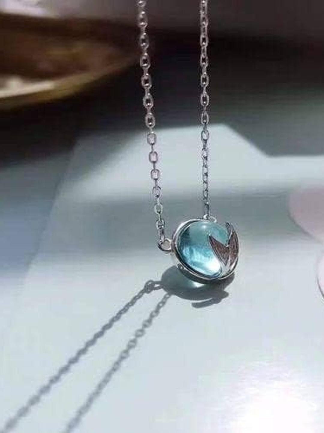 Silver-toned Necklace – Fashion Jewellery – Blue Resin Leaf Pendant