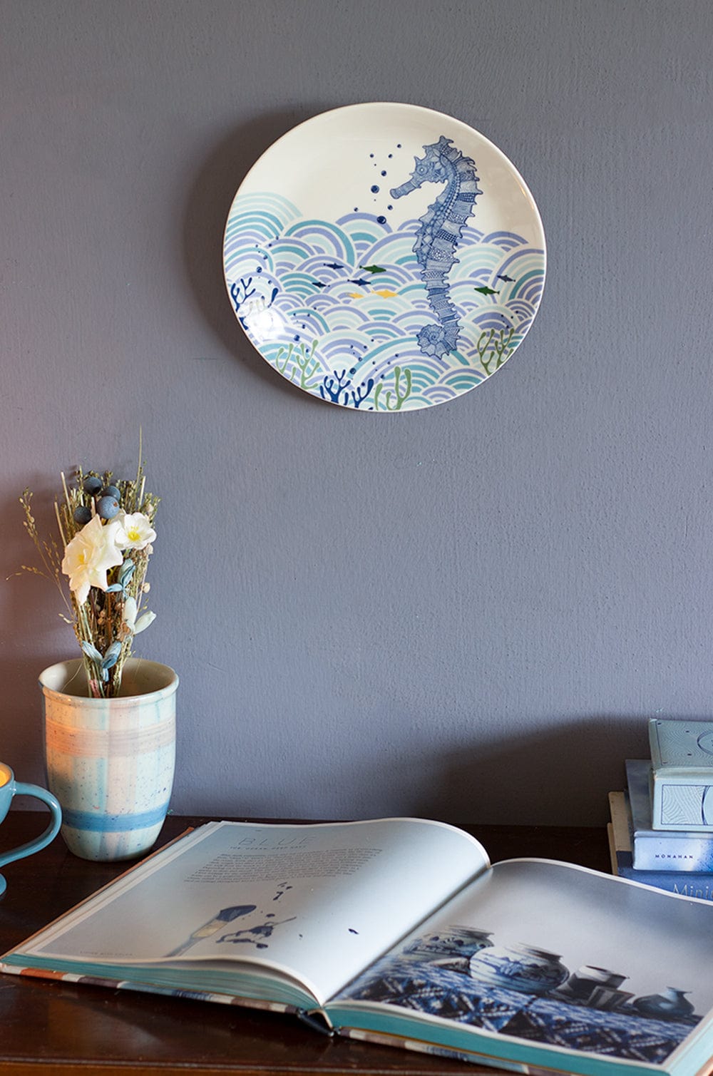 Wall Plate | Fine China Illustrative Series | 8" Dia, Sea Horse